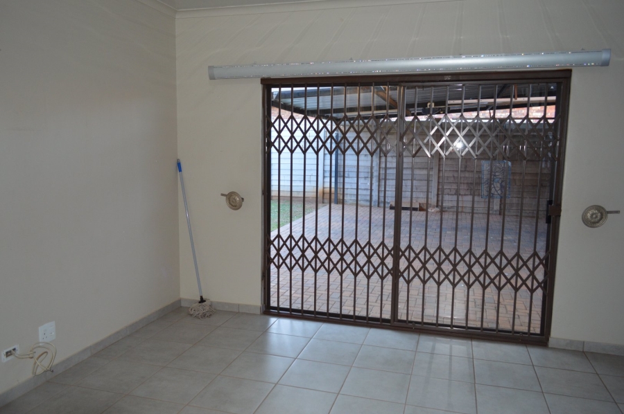 3 Bedroom Property for Sale in Flamwood North West
